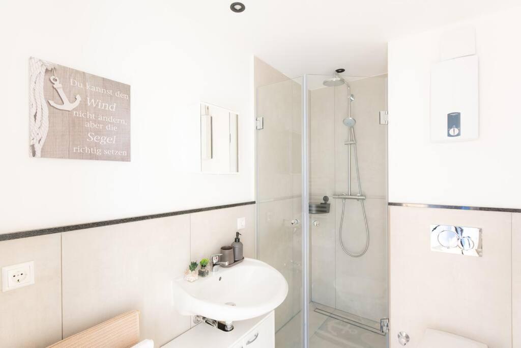 - Sea Apartment Duisburg Center & Parking Spaces & Kingsize Bett - Central Station Hbf - Exterior photo