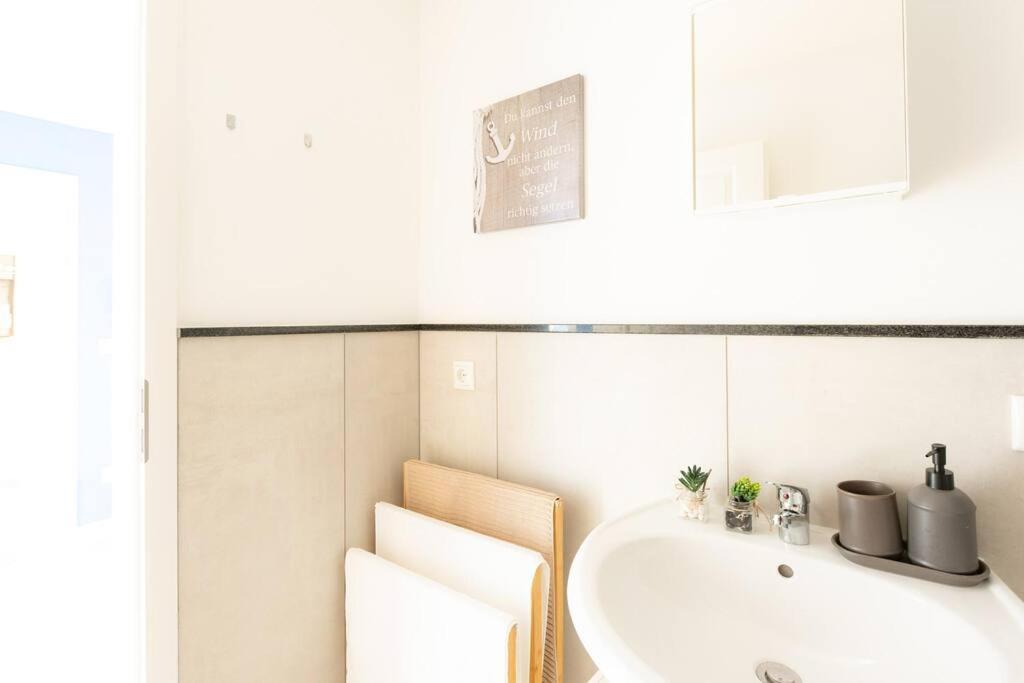 - Sea Apartment Duisburg Center & Parking Spaces & Kingsize Bett - Central Station Hbf - Exterior photo